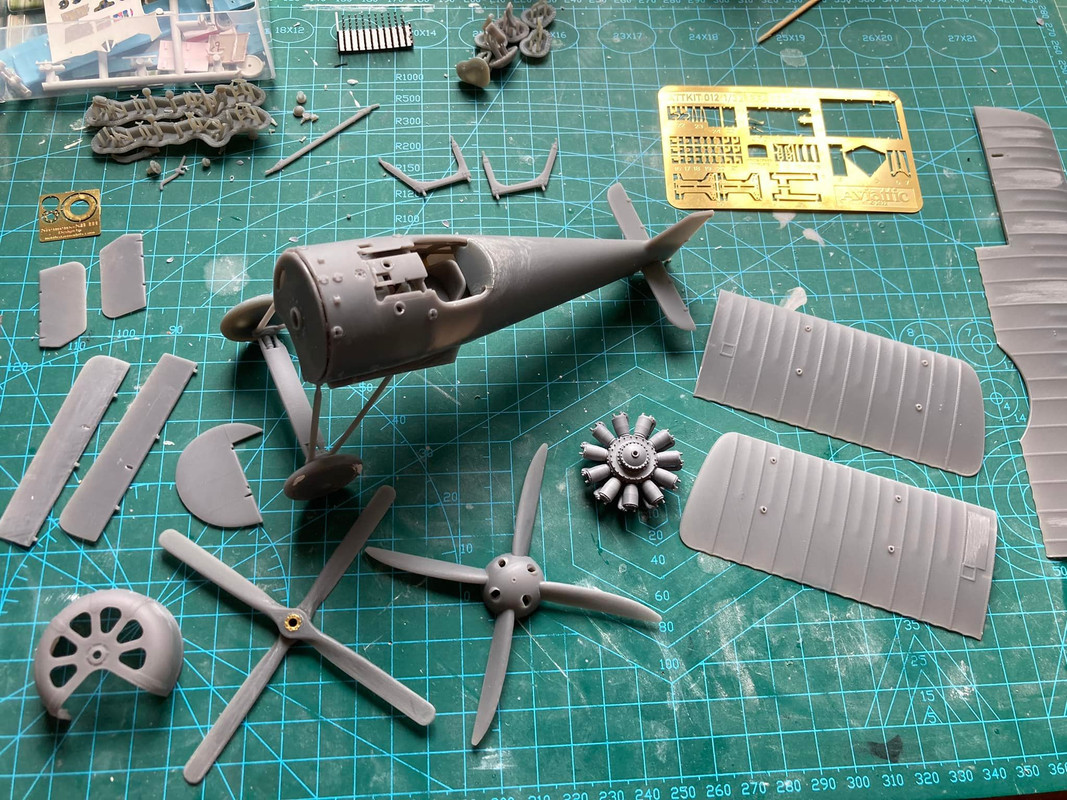 1/32 - Pfalz D.VIII multi-media kit by Aviattic - box art+parts+