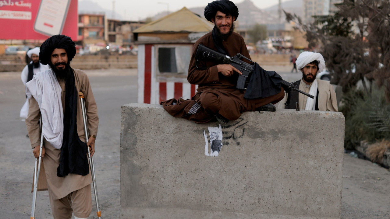Descartan Talibanes trabajar con EU para contener al Estado Islámico