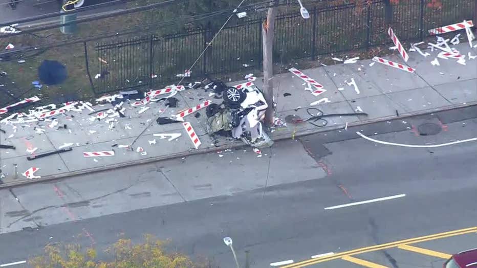 Driver crashes into pole in Queens