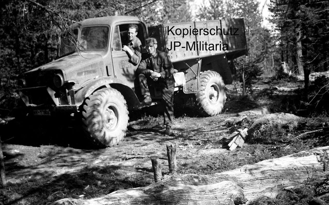 Foto Wehrmacht GEBIRGSJÄGER mit Fahrzeug Lastwag