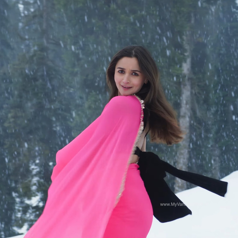 sexy-alia-bhatt-in-rocky-aur-rani-ki-prem-kahani-2023