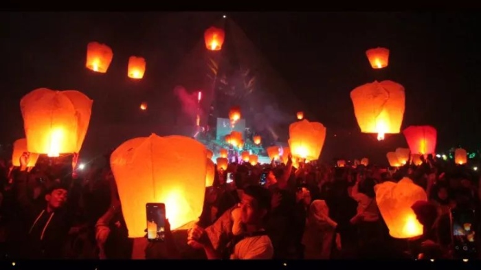 Kemeriahan Festival Lampion Jogja pada 2022. Simak jadwal dan harga tiket untuk gelaran tahun ini.