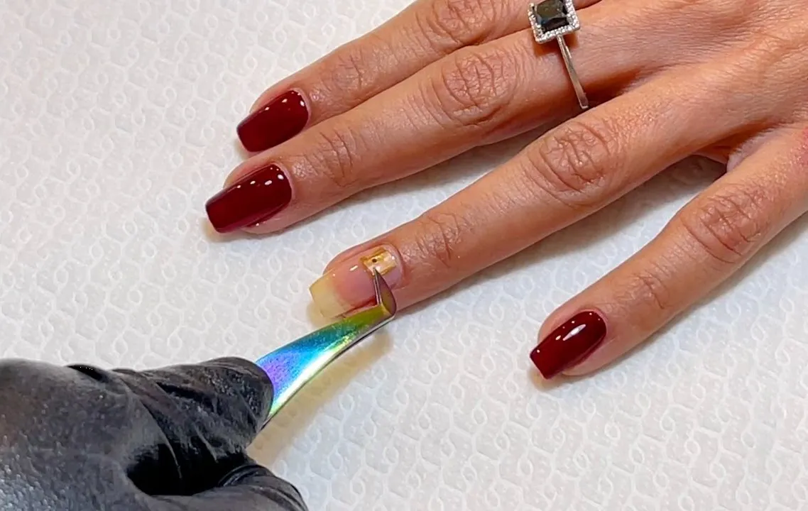 Tik Tok: Uñas con microchip de seguridad es la nueva tendencia