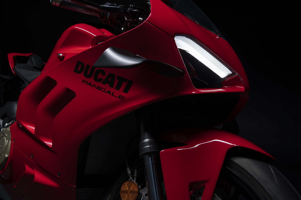 Фотографии Ducati Panigale V4 2022