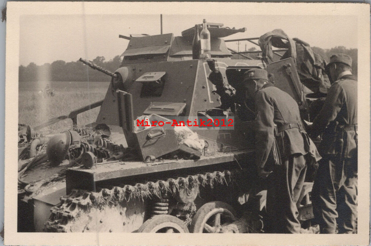 Foto, Gebirgsjäger-Regt. 99, Beute Panzer La Seine Aube, Frankreich (N)50856_
