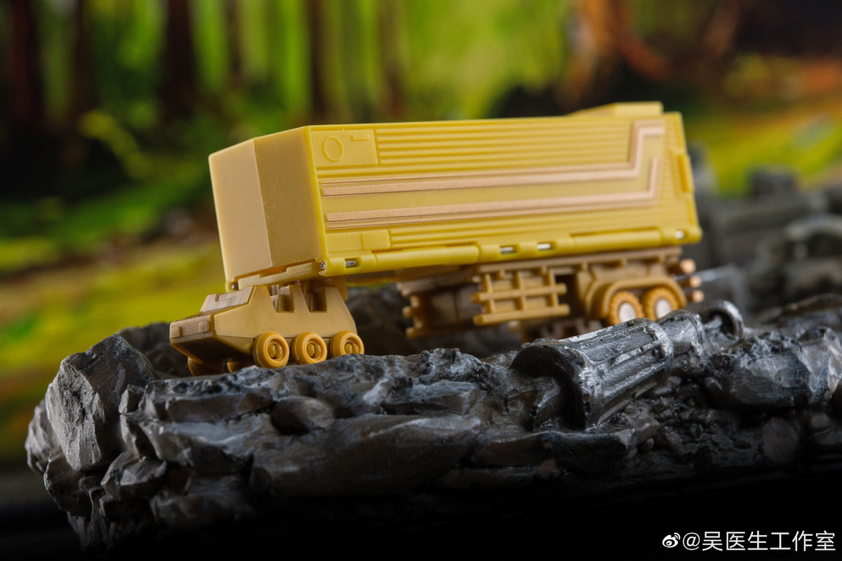 Dr-Wu-Gold-Hoodle-03