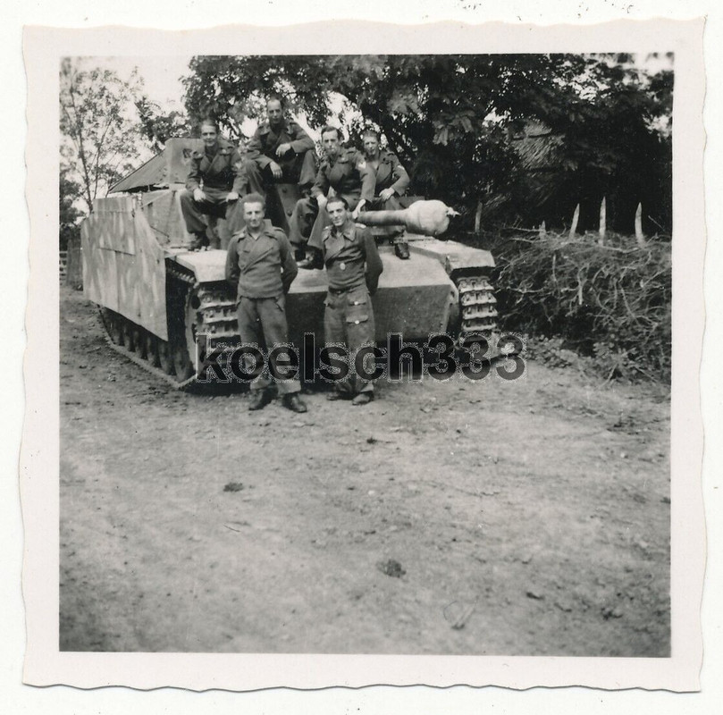Foto - Langrohr - Sturmgeschütz Panzer mit Seitenschürzen StuG Brigade 325