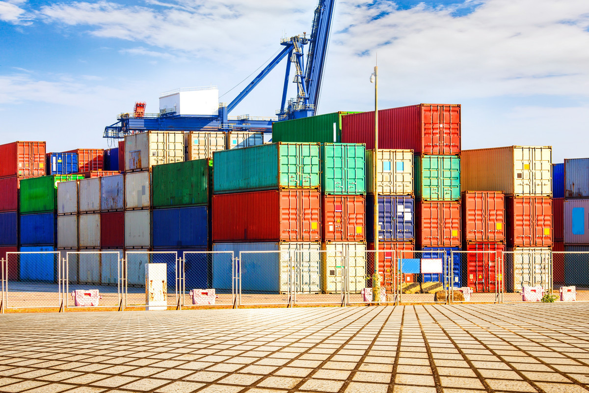 Top 7 Reasons to Use Shipping Containers for Storage in 2025