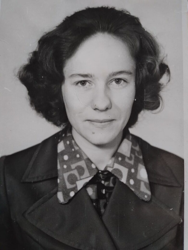 Царенок Анна Александровна — учительница химии, директор