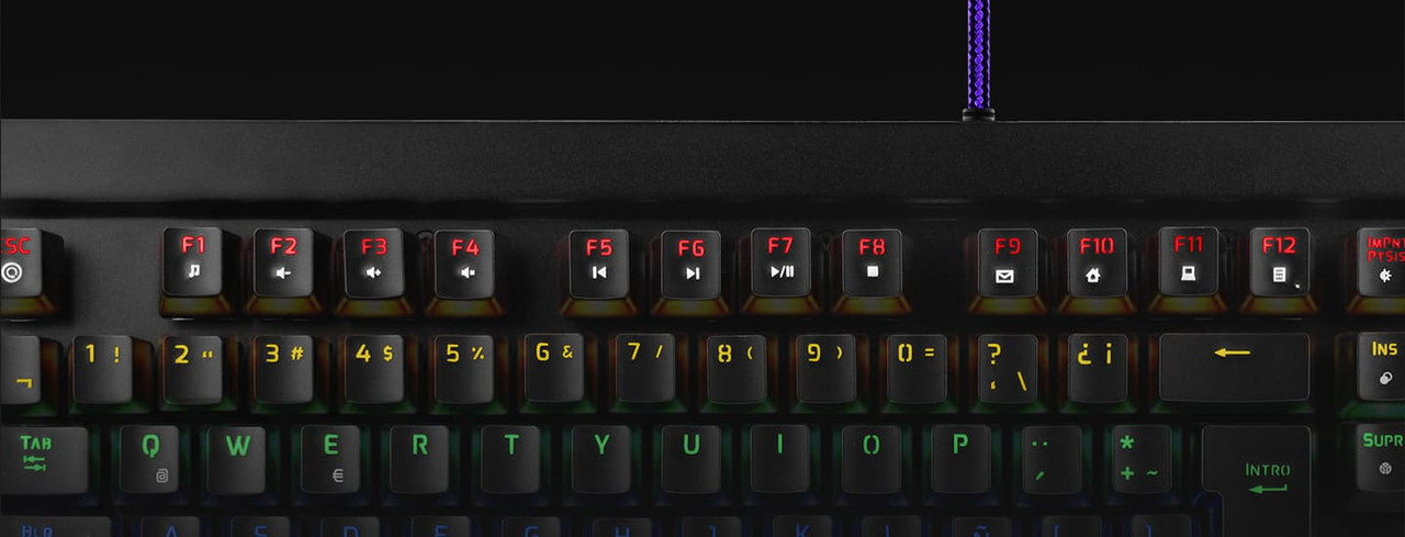 Teclado gaming Primus Ballista 200S que muestra el diseño de teclas flotantes y el reposamuñecas.