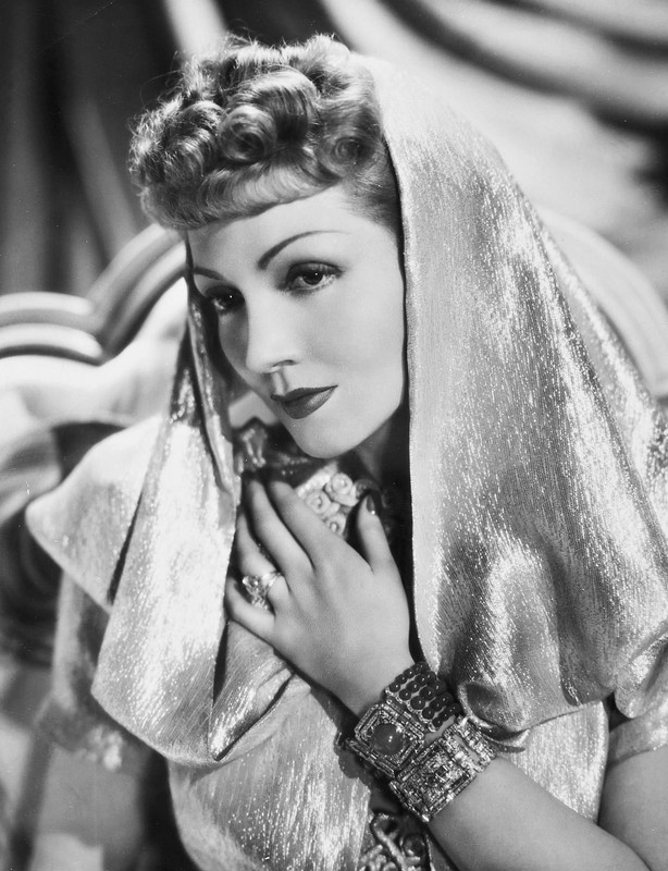 claudette_colbert_c24