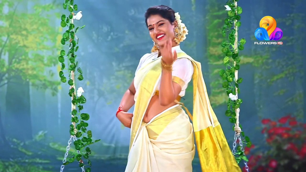 Saniya Iyappan Hot Navel in Saree.m4v_snapshot_01.03.787