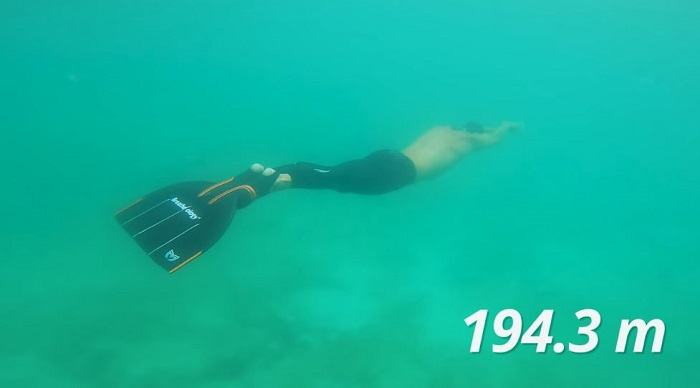 Stig Severinsen, memecahkan rekor untuk penyelaman terjauh dalam satu tarikan napas.