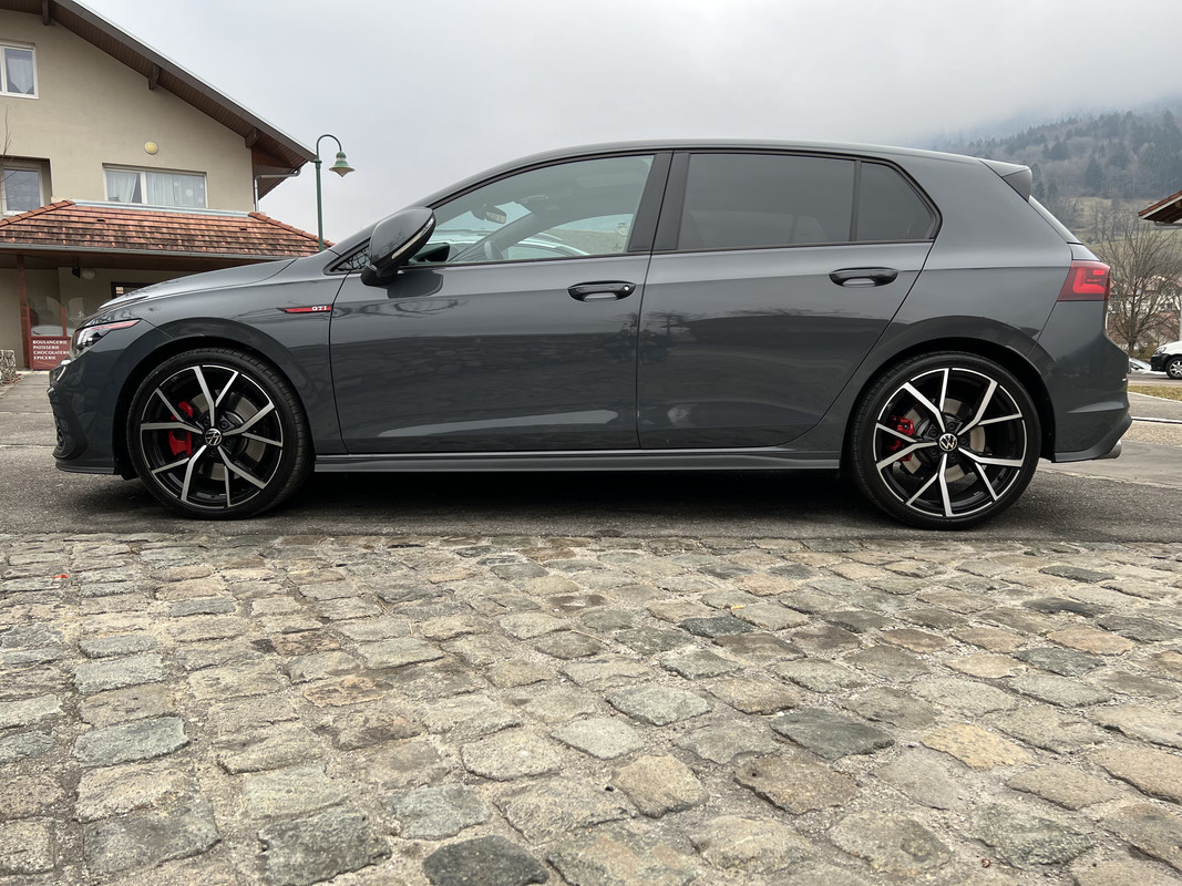 AF857BA6-A2A3-454F-8051-2BC6B5CED8B0