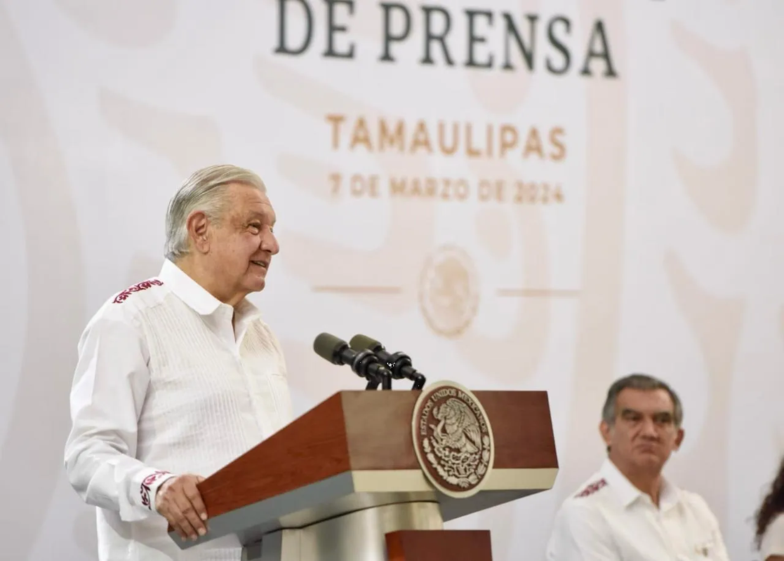 “Fue un vulgar acto de provocación”: así calificó AMLO manifestación de Ayotzinapa