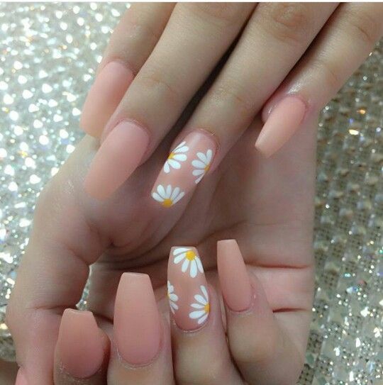Uñas de acrílico con girasoles