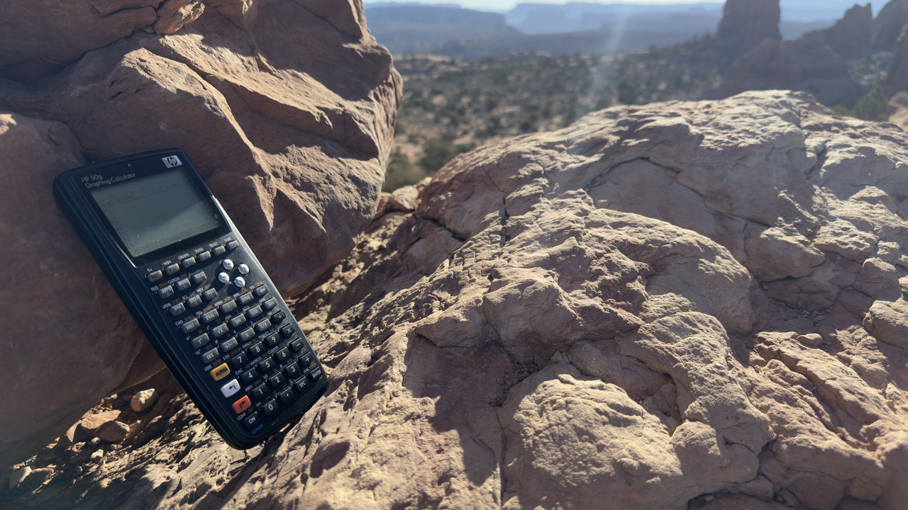 HP 50g lying under the North Window Arch