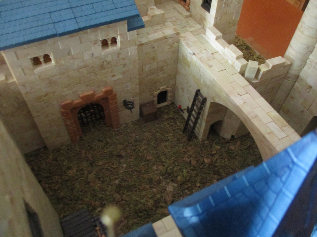 Fortaleza del Crepúsculo - Patio de armas 02