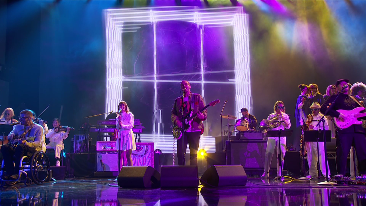 10.Portugal. The Man - Feel It Still(AMAs 2017,19 nov 2017)(FEED