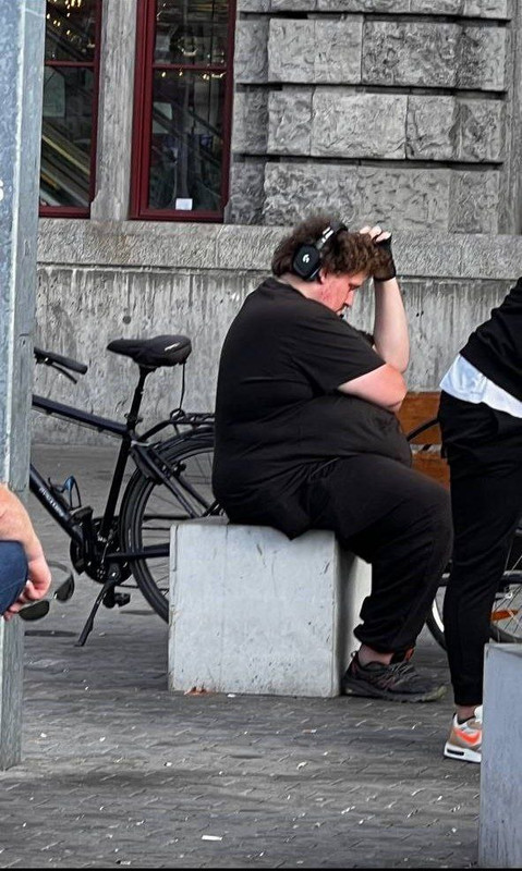 photo_5764980391076281451_y