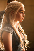 emilia-clarke-game-of-thrones-83