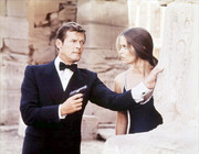 Barbara-Bach-b23