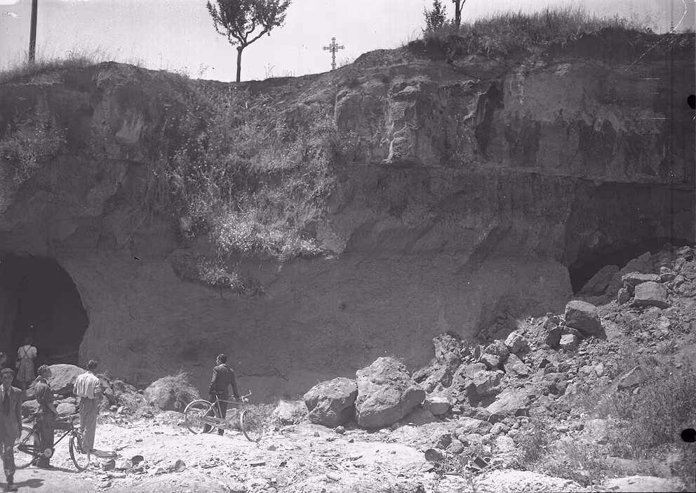 Aspecto de las Fosas Ardeatinas cuando aún no se había construido el monumento. Archivio Cicconi-Getty Images
