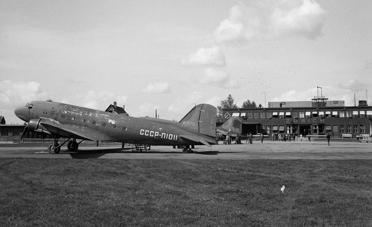 1812828-Russian-C-47-on-the-ground-in-D-bendorf.jpgх.