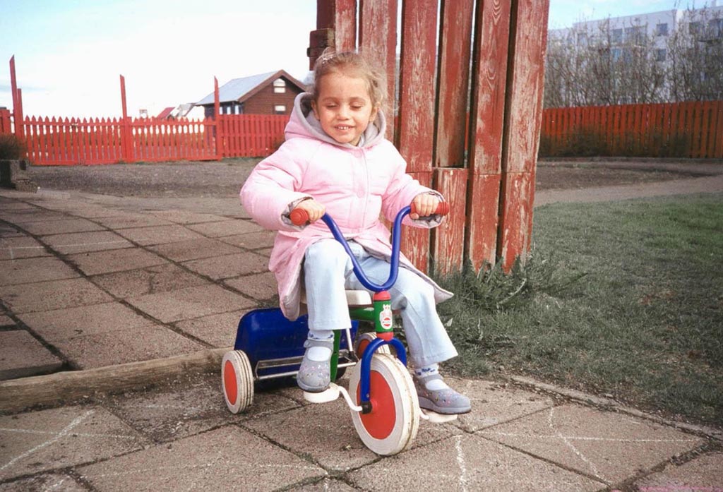 صورة-شخصية-لسمو-الأميرة-إيمان-بنت-عبد-الله-الثاني-في-أمريكا