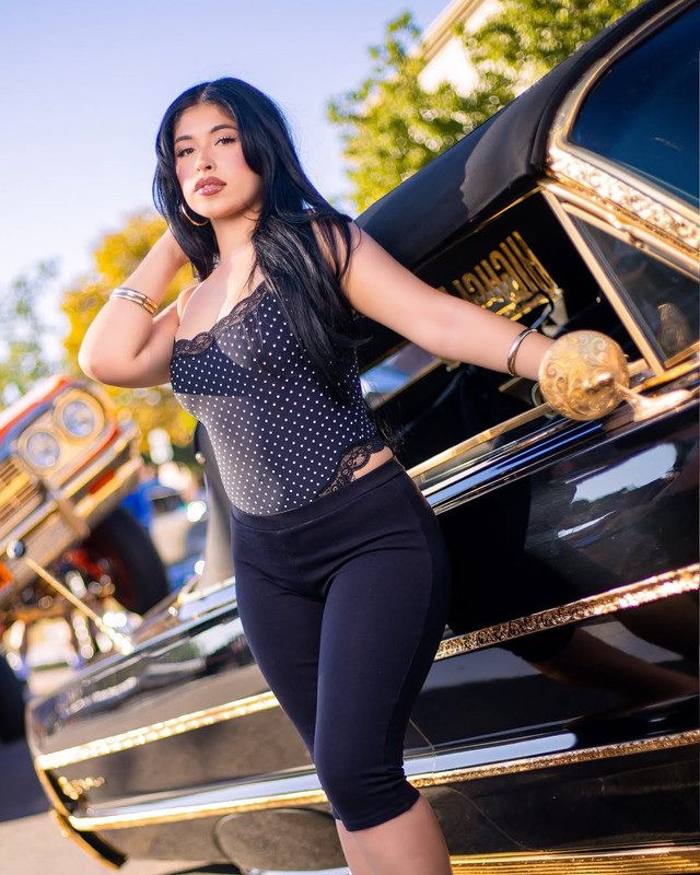 GG821Model sarahbellla shooting it raw