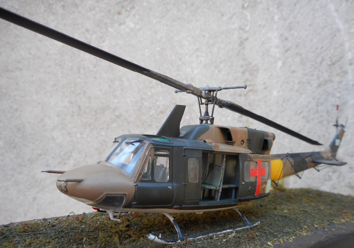 Bell 212 UH-1N (21)