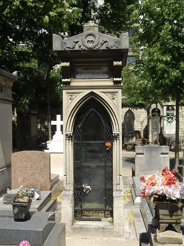 768px-Tombe_Léon-Paul_Fargue,_Cimetière_du_Montparnasse_(1)