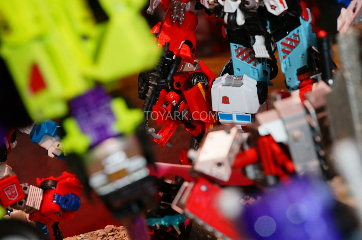 SDCC2015-Hasbro-Transformers-Combiner-Wars-069