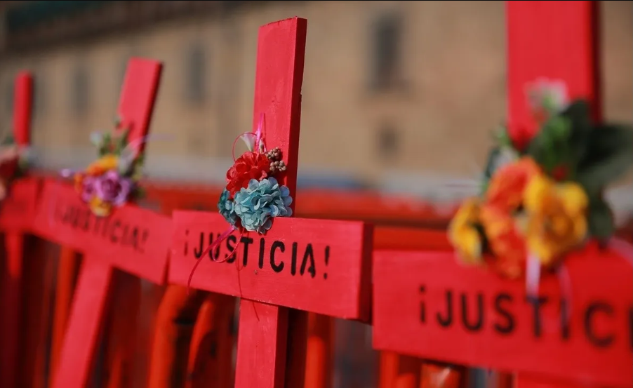 Por celos, sujeto agredió con una botella a su pareja en un hotel de Colombia