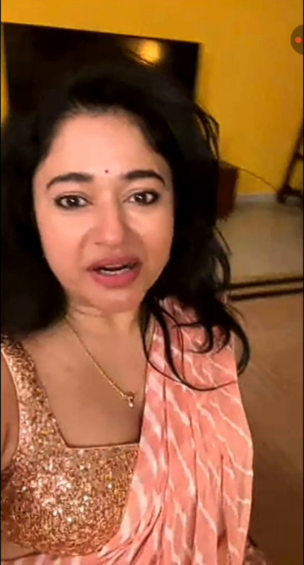 Poonam Bajwa Saree Live mp4 0013