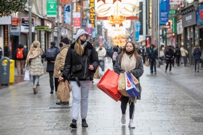 Irlanda eliminará casi todas las restricciones impuestas por COVID-19