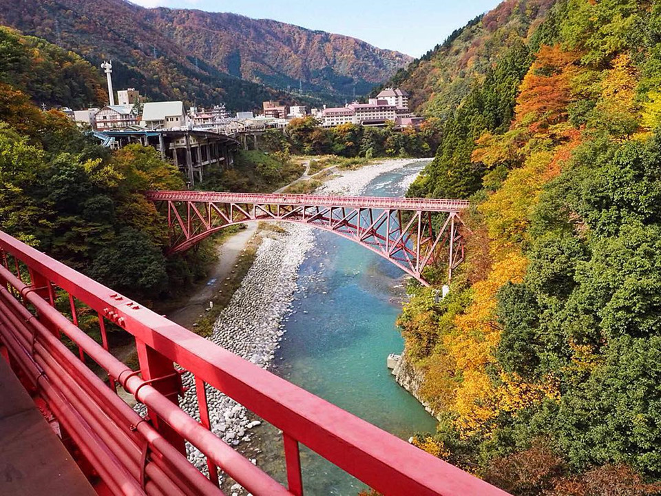 Những chuyến tàu mang mùa thu cổ tích về Nhật Bản 1-kknewsnews-1