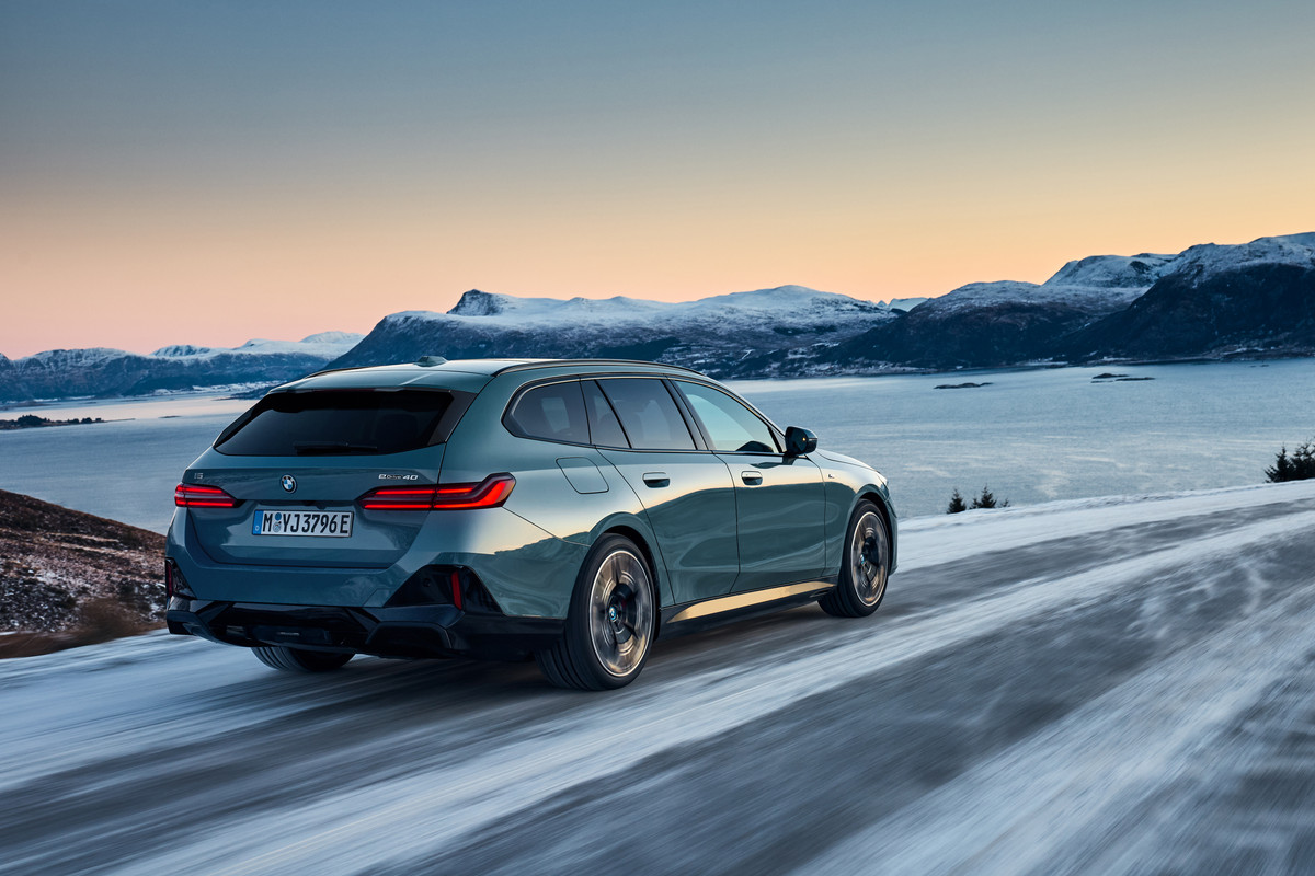 P90537298_highRes_the-new-bmw-i5-edriv