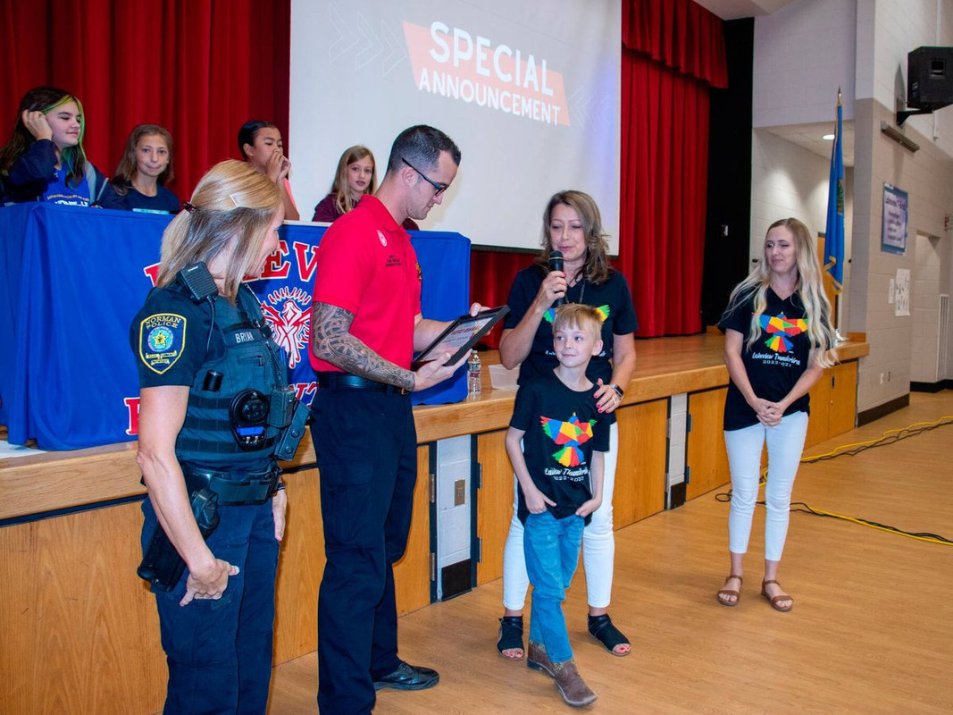 Estudiante de 8 años salva a su amigo con maniobra de Heimlich en Oklahoma 