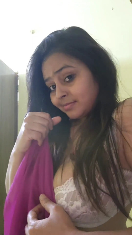 Desi Chubby Girl Huge Tits in White Bra.mp4_snapshot_00.12.837