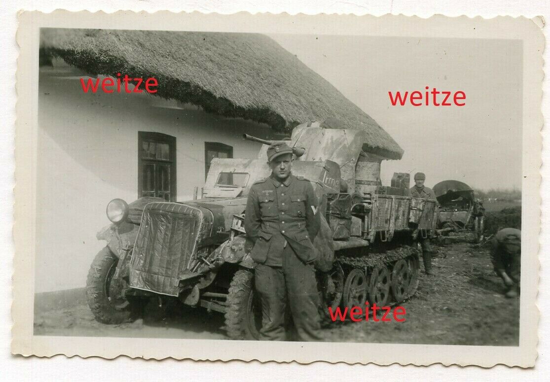 Foto Wehrmacht Halbkettenfahrzeug mit Flakgeschütz