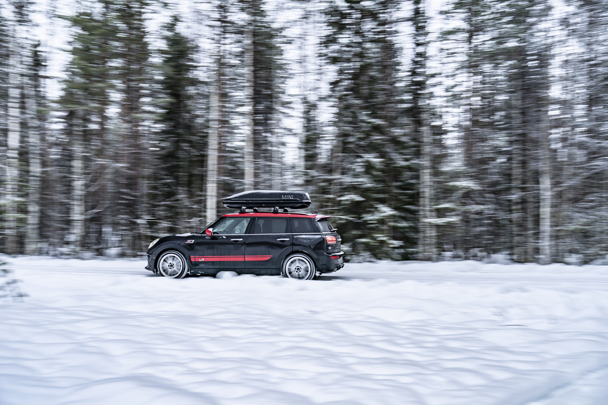 P90410900_highRes_mini-john-cooper-wor