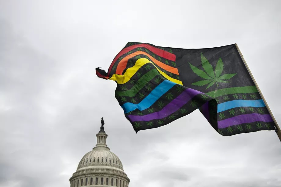 Oregonas – Sorošo vartai į pragarą. Kaip į narkotikų legalizavimą reagavo vietos spauda ir Oregone gyvenantis lietuvis rašytojas Valdas Anelauskas