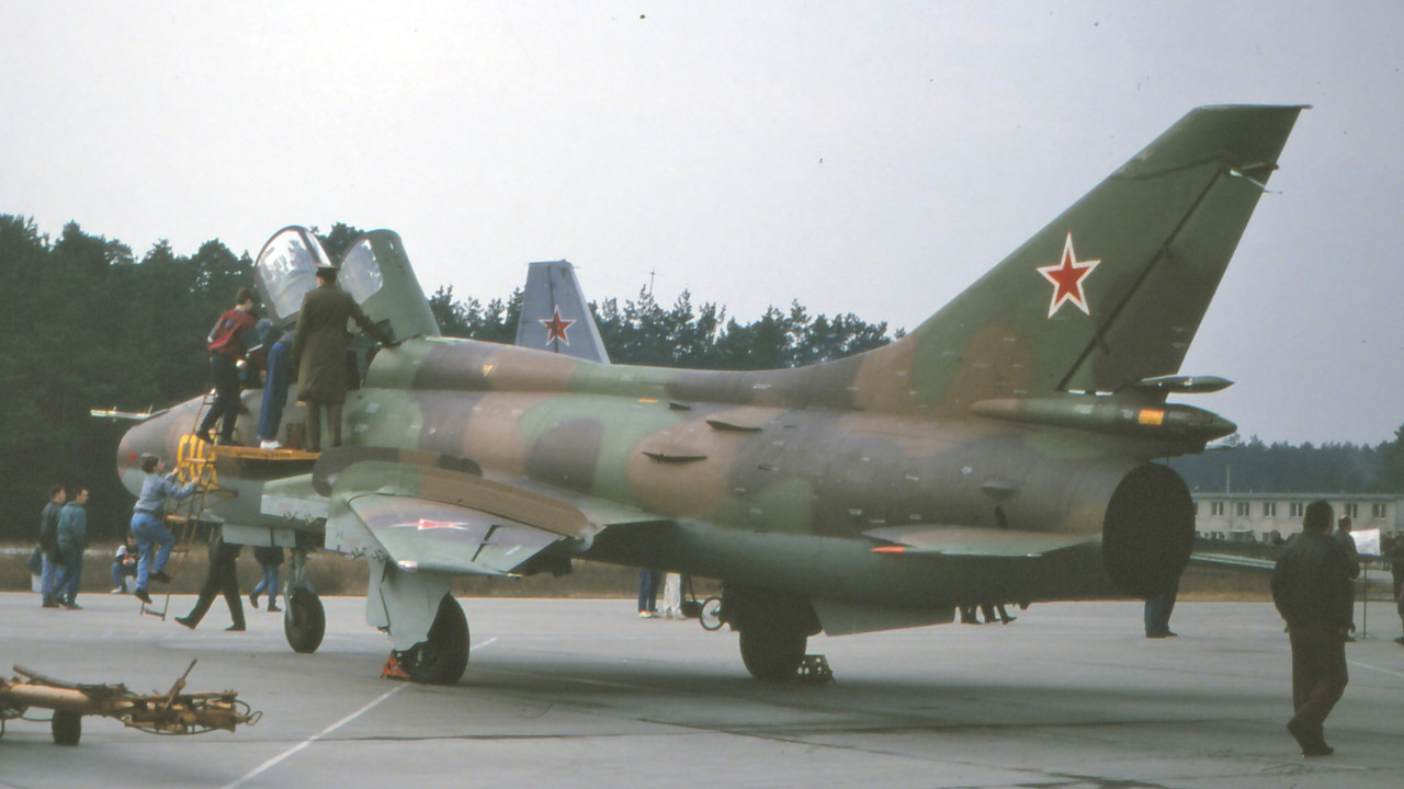 20 GvAPIB Su-17UM3 88 yellow_17532365202 (9)