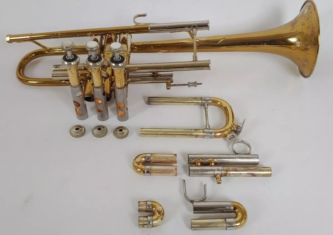 Bach 1973 Stradivarius 37 Trumpet sn 69098 (18)
