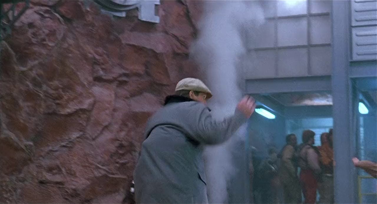 Total-Recall-1990-Hindi-English-Blu-Ray-720p-x264-AVC-MP3-2ch-ESub-mkv-0004