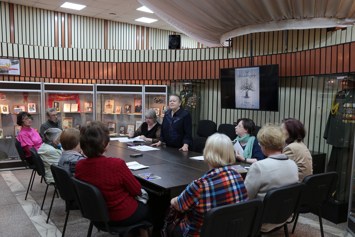 Праздничное заседание родоведов 12 мая 2022 г. открывает Т.В. Смирнова, куратор клуба