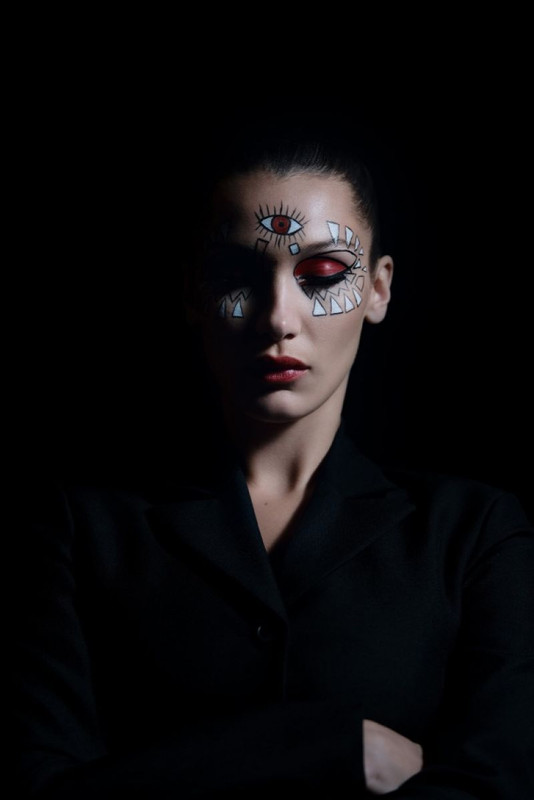 bella-hadid-for-dior-hallowe-en-makeup-october-2018-0
