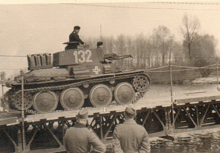 Wehrmacht Panzer PzKpfw 38 (t) Tank Ponton Pioni