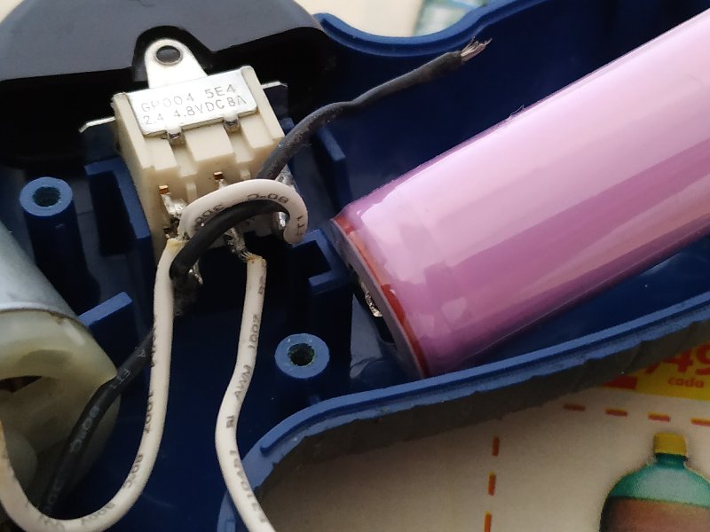 Como troquei bateria recarregável NiCd de parafusadeira pela de Lítio Trocando-Bateria-6
